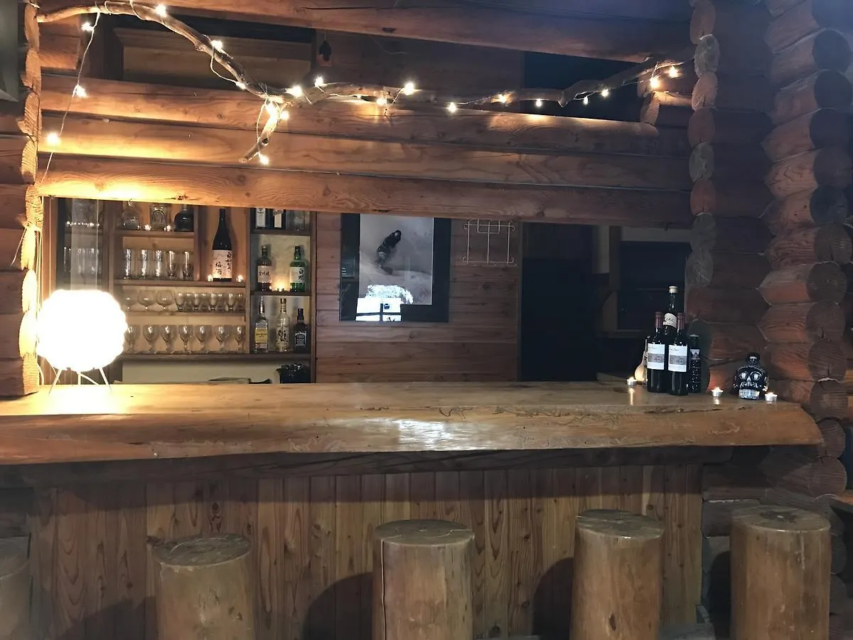 Niseko Backcountry Lodge 0*,  Japón